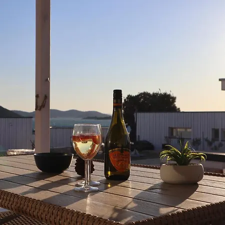 Buqez Resort, 51 Drage