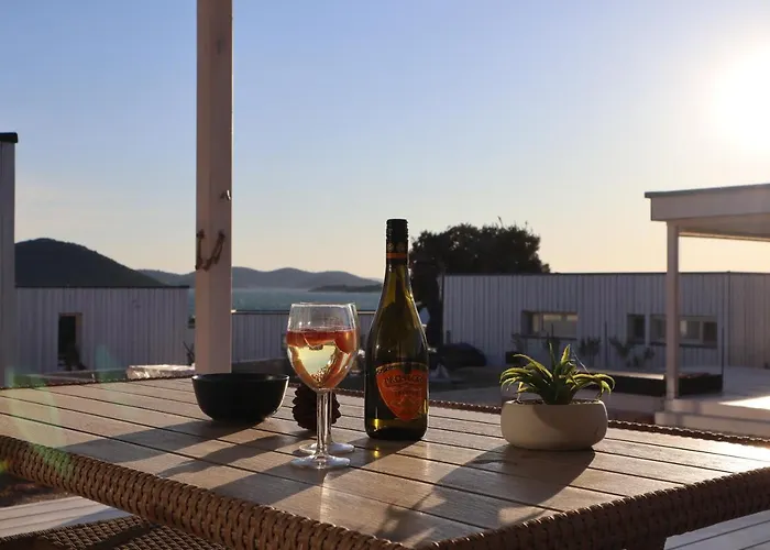 Buqez Resort, 51 Drage